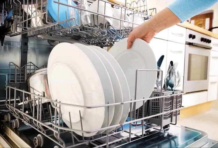 Inpakken van een vaatwasmachine